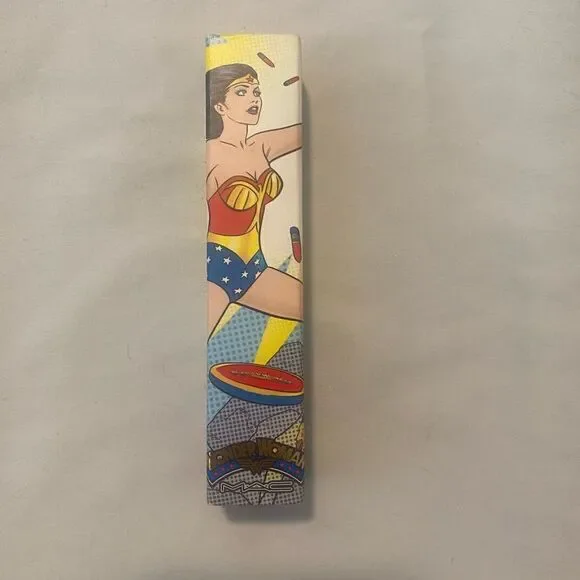 NIB MAC Wonder Woman Lipglass in Emancipation - Picture 2 of 6